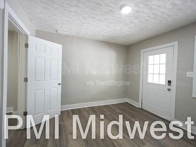 2932 N Dearborn St #A — Photo 5