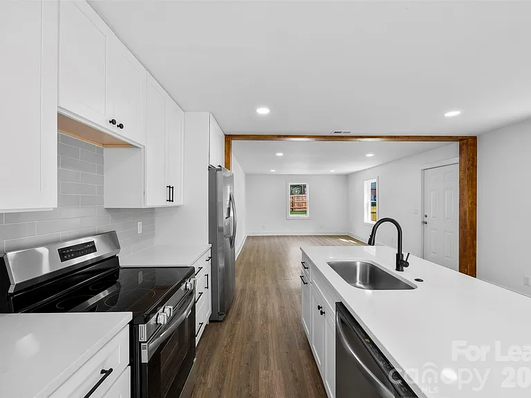 2942 Reid Ave — Photo 5