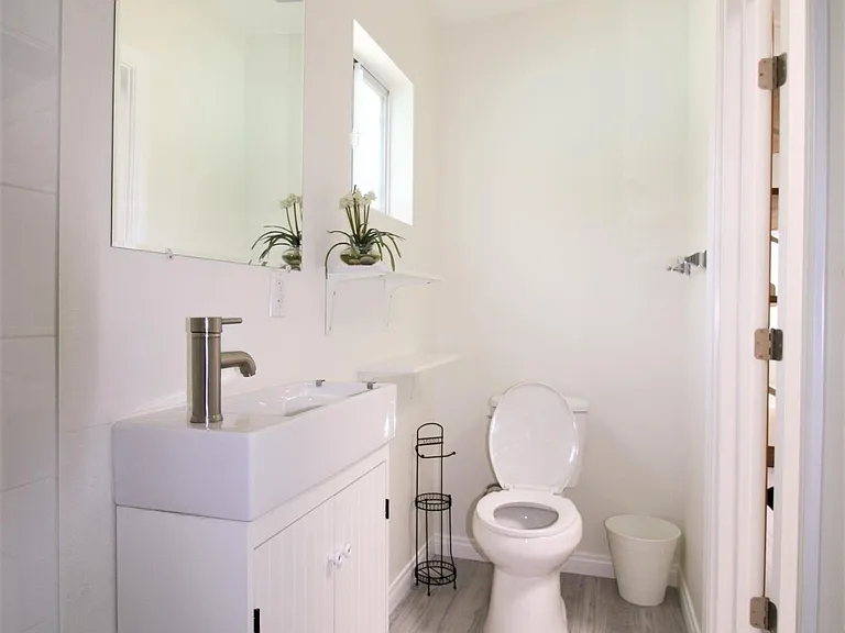 308 N Mission Dr — Photo 12