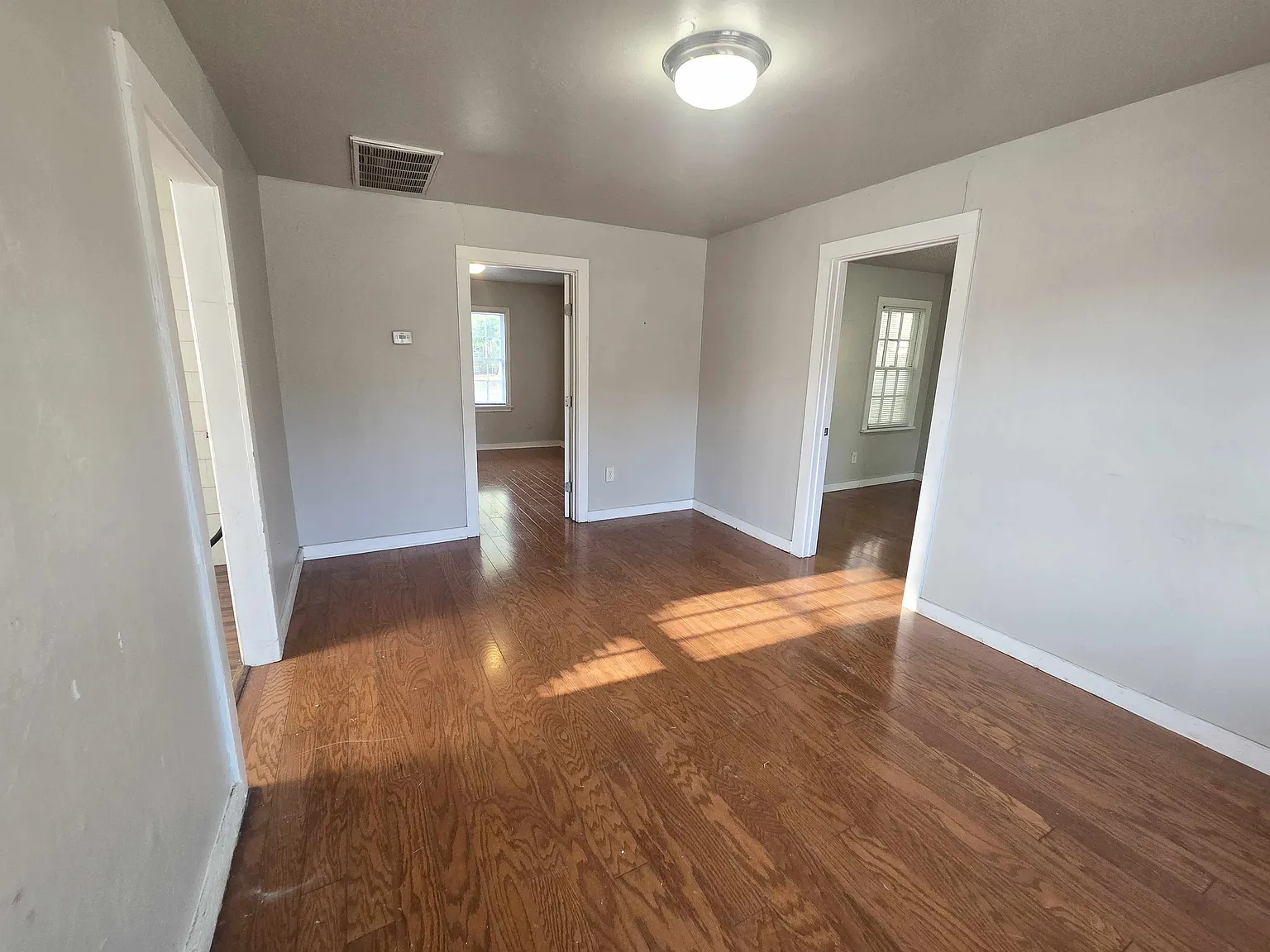2 bed, 753 sqft, $900 — Photo 2