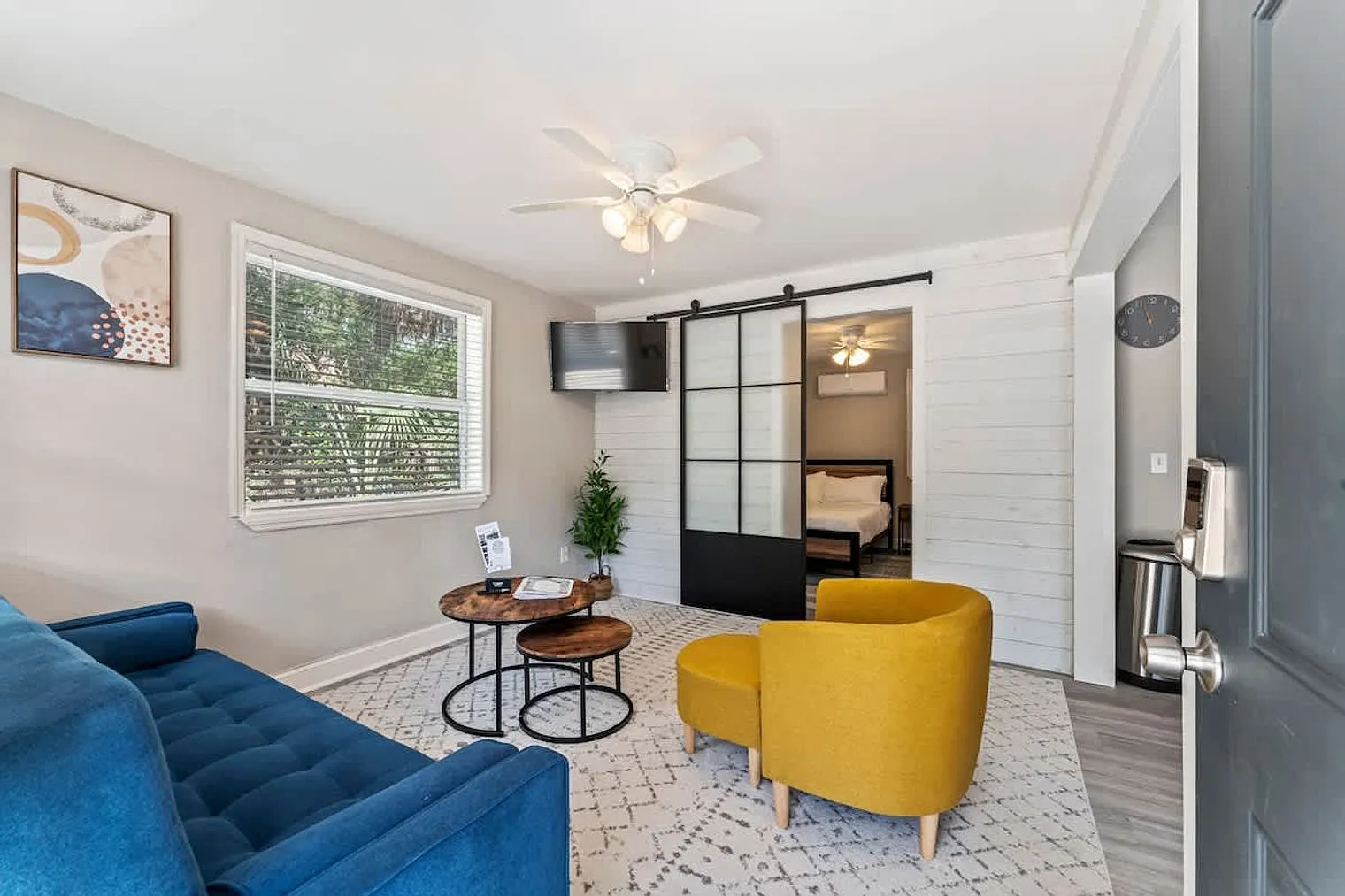 1 bed, 1.0 bath, 398 sqft, $1,683 — Photo 1