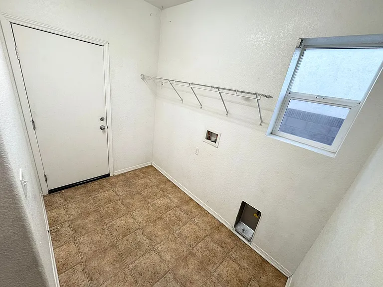 44341 Camellia St — Photo 11