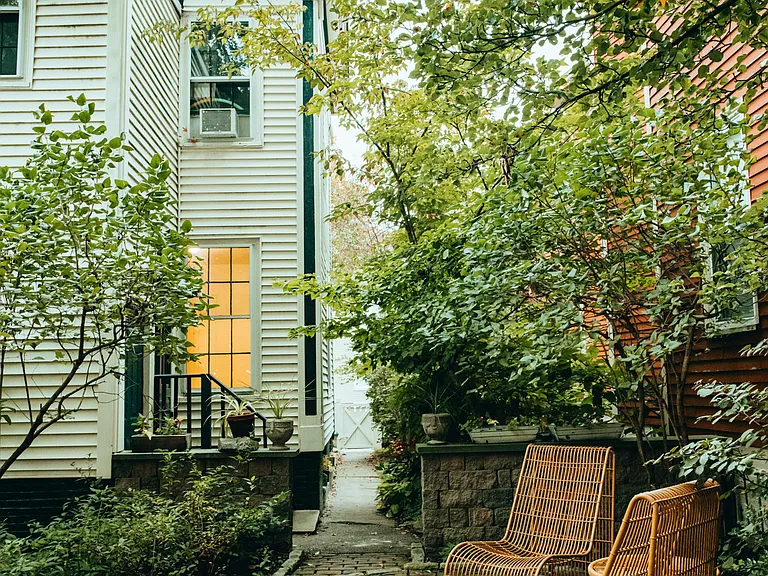 64 Carleton St #2 — Photo 32