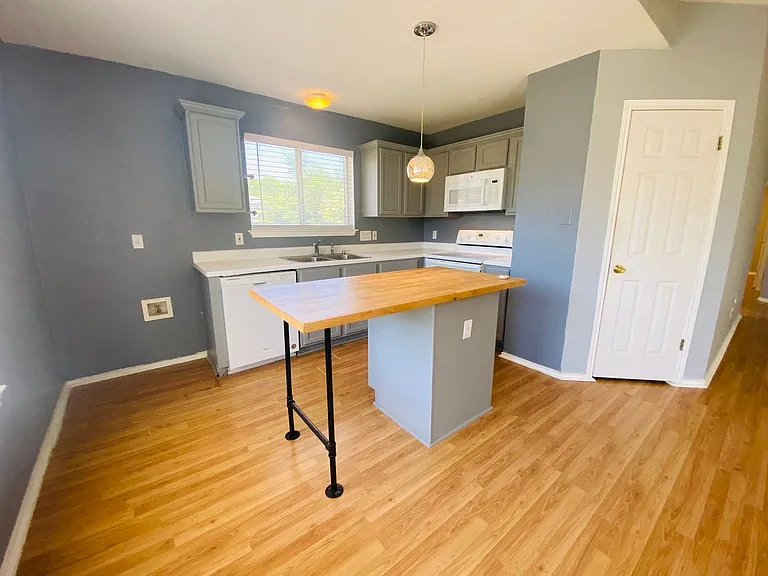2501 Willow Way — Photo 5