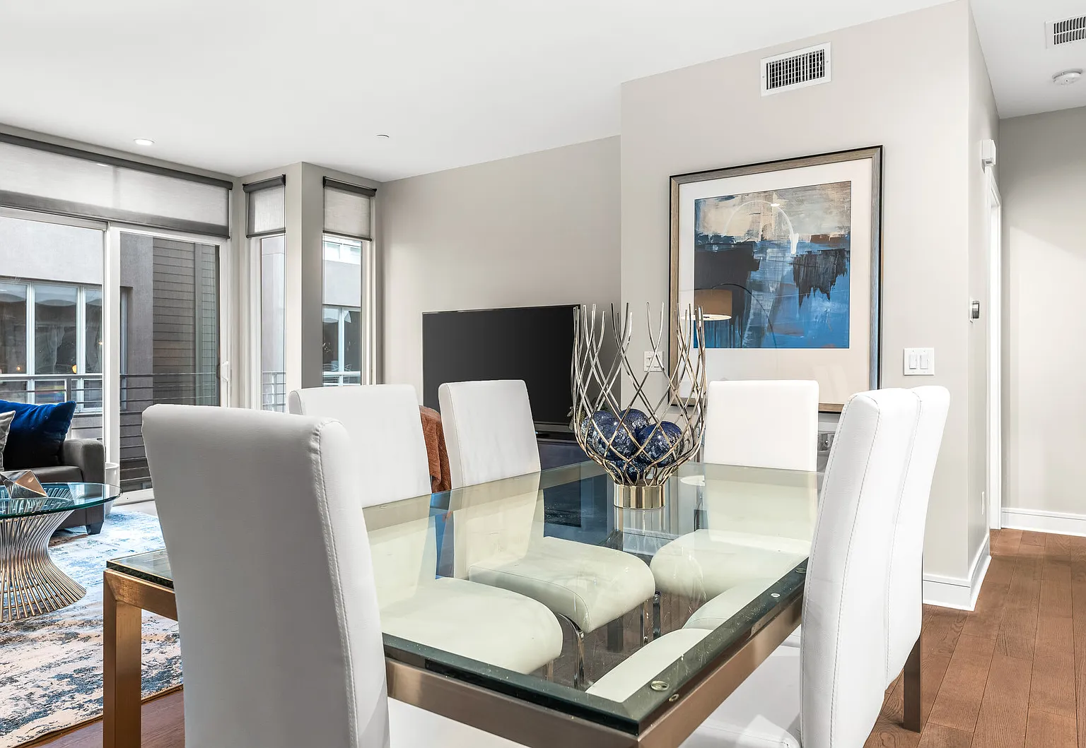 Stylish West Hollywood Retreat — Photo 3