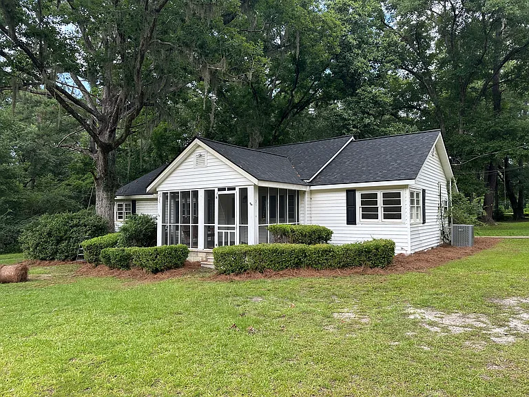 31 McDonald Rd — Photo 1