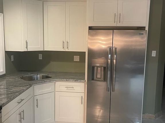 2nd image of 615 Midvale Ave #1