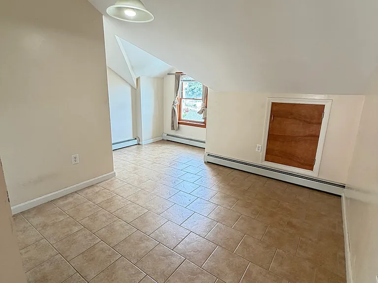 211 Chelsea St #7 — Photo 6