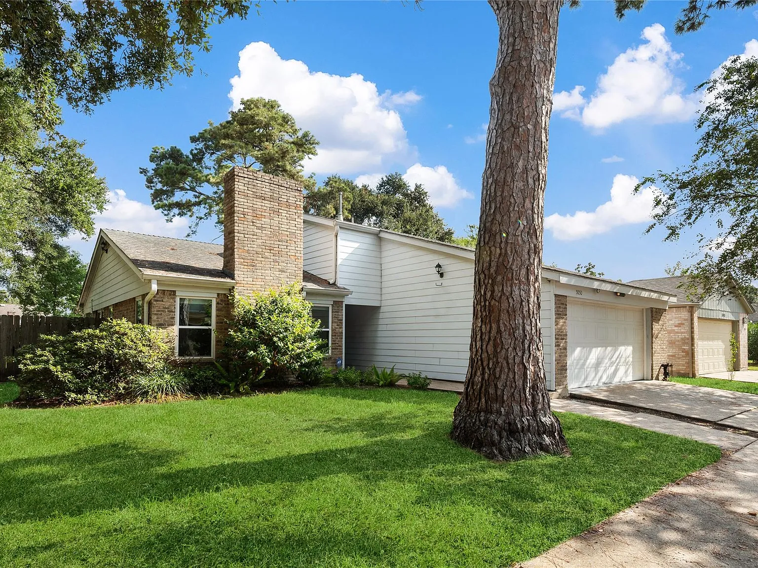 3 bed, 2.0 bath, 1558 sqft, $2,100 — Photo 2