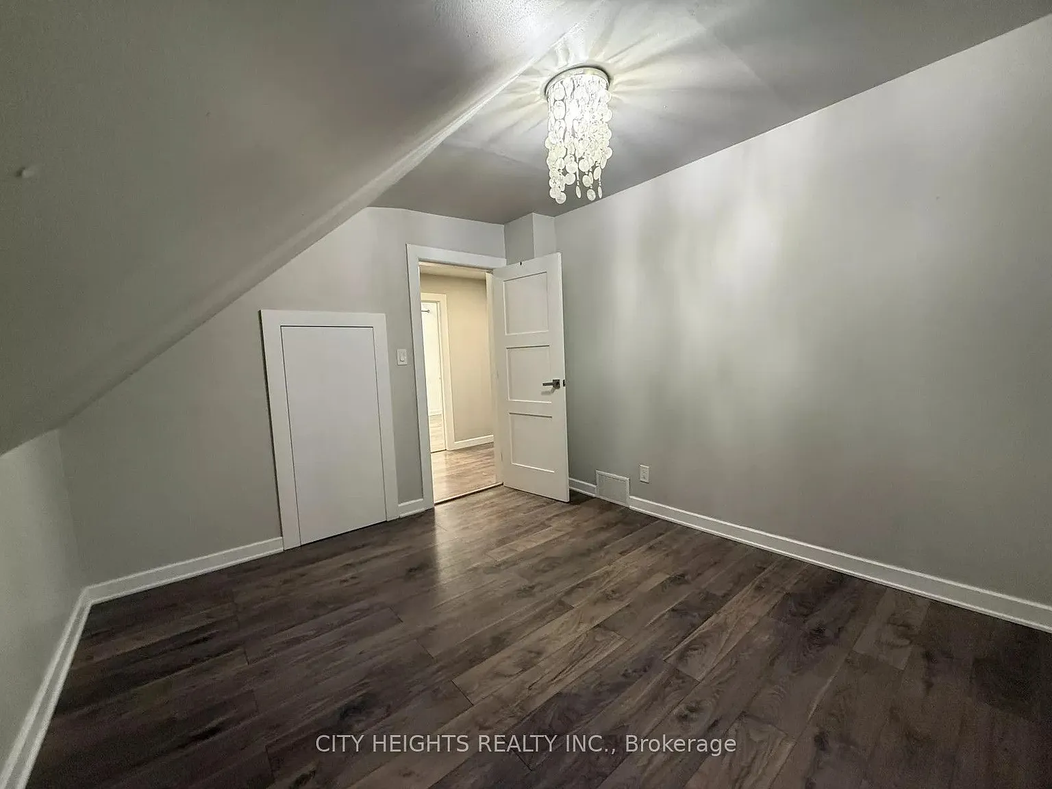 3 bed, $2,700 — Photo 2