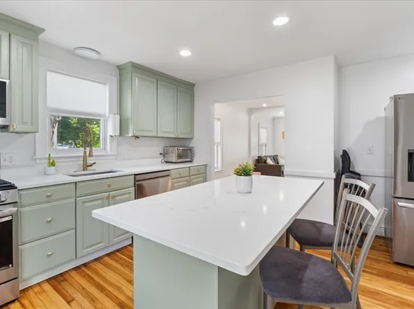 56 Congress Pl, Dedham, MA 02026