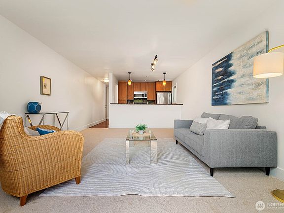 5th image of 8503 Bowdoin Way #201