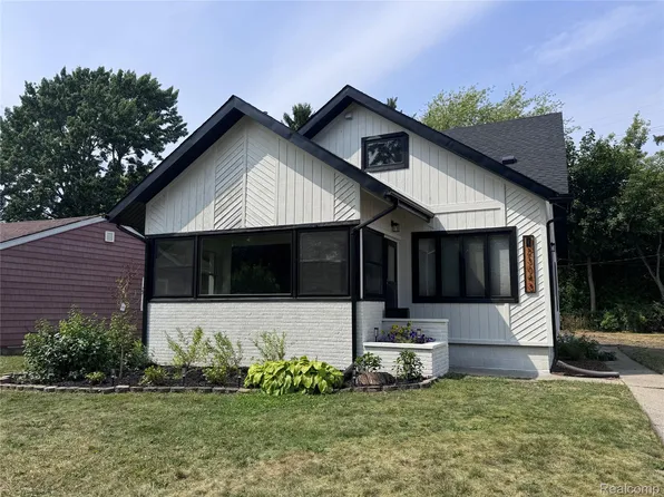 23043 Francis St, Saint Clair Shores, MI 48082