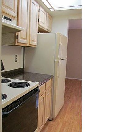 5th image of 684 E Fox Hills Dr Floor 1