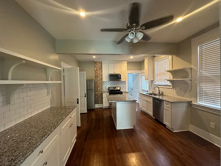 2121 Winona Ave #335 — Photo 4