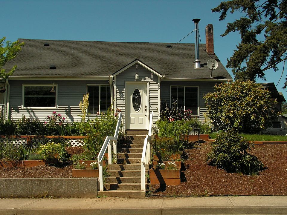1st image of 4018 NE 82nd St