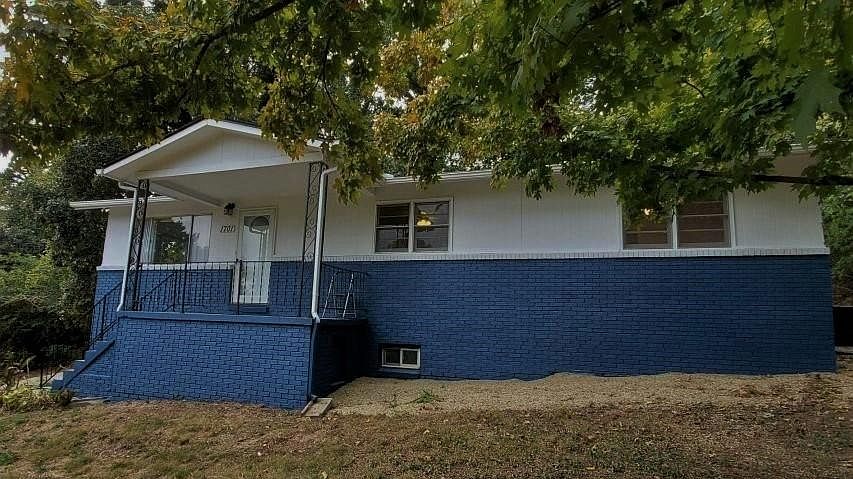 1st image of 1701 Manning Ln