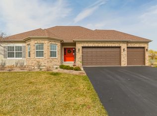 3542 Hidden Fawn Dr, Elgin, IL 60124