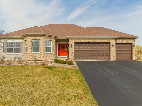 3542 Hidden Fawn Dr, Elgin, IL 60124
