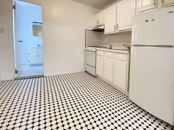 3rd image of 96 President St #U3