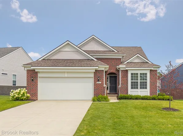 30153 Turtle Creek Cir, New Hudson, MI 48165