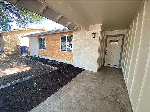 2nd image of 2605 McGregor Dr