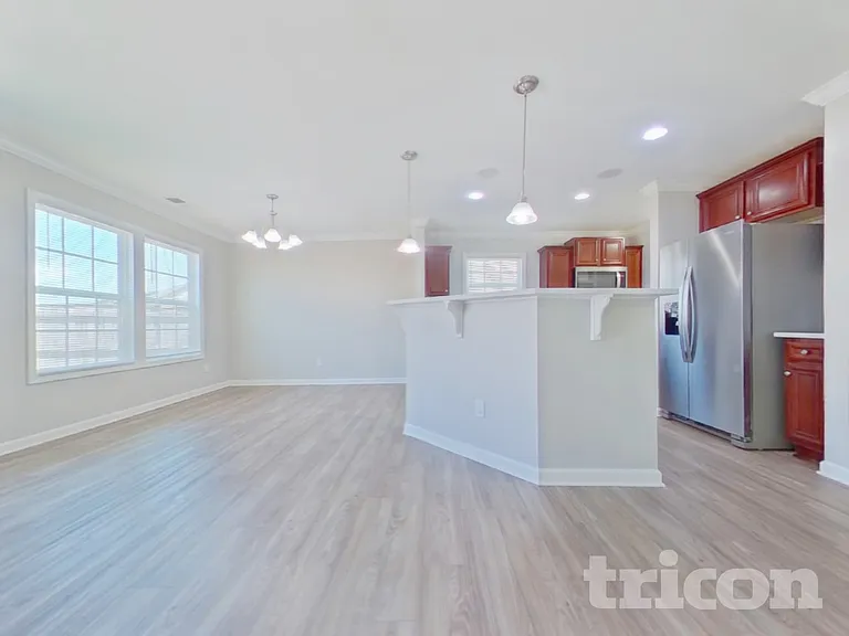 313 Fairford Rd — Photo 5