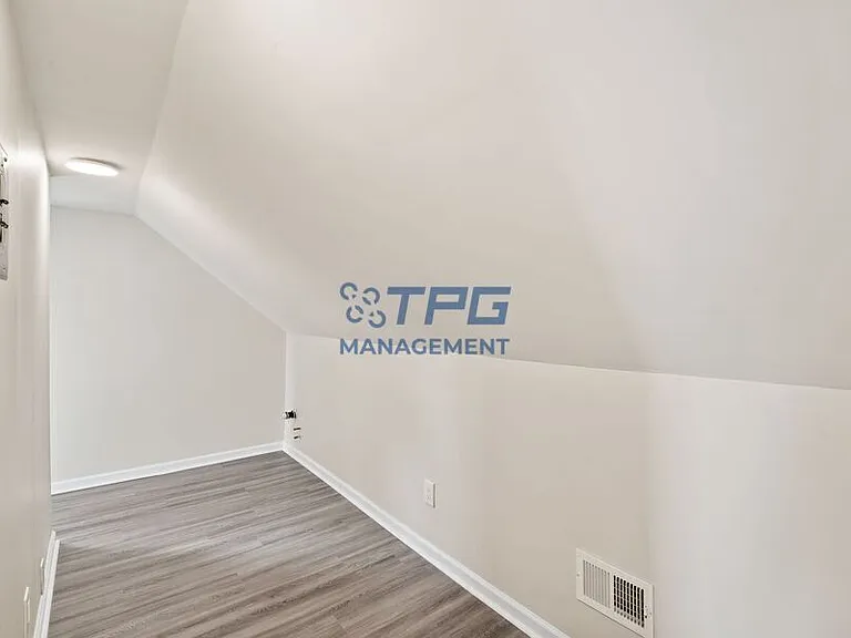 813 Union St — Photo 17