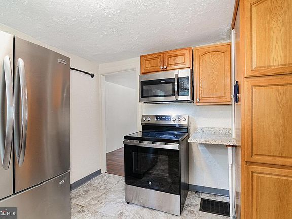 3rd image of 3311 Chestnut St