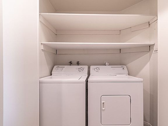 3rd image of 723 Westmount Dr #23