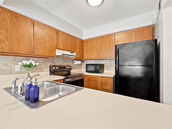 3rd image of 4431 SW 21ST LANE