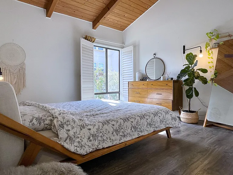 1655 Greenfield Ave #29 — Photo 6