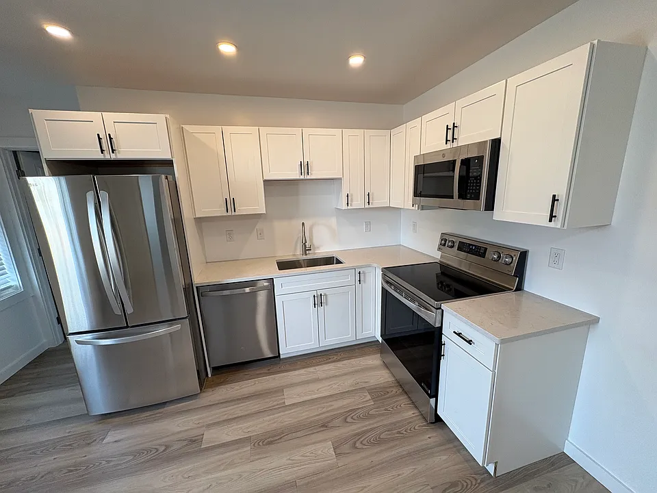 8 Chestnut St #2