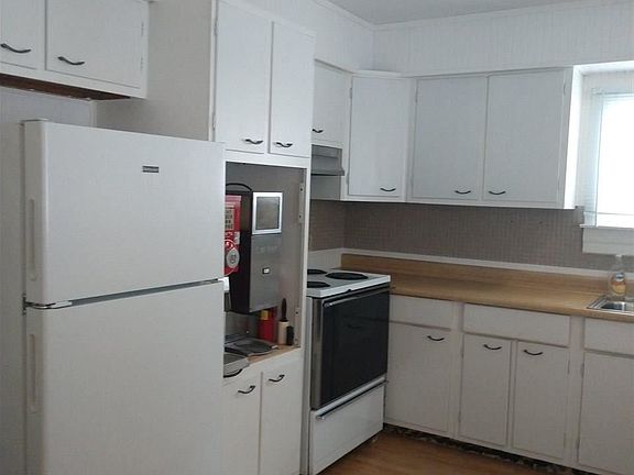 2nd image of 2401 Weiss St