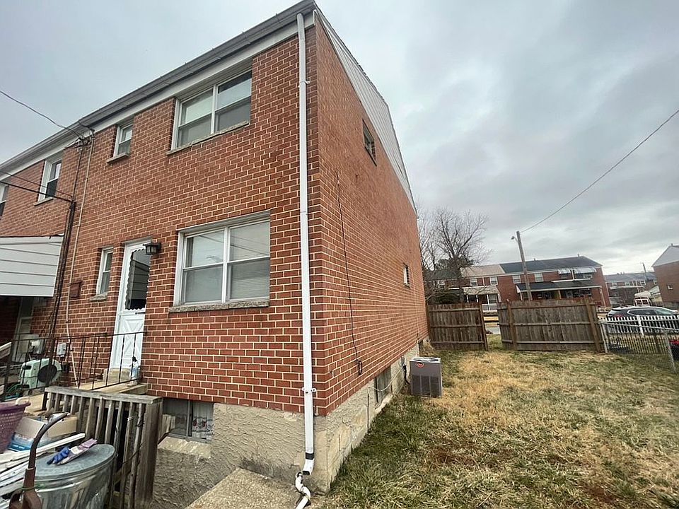 2nd image of 1036 Foxcroft Ln