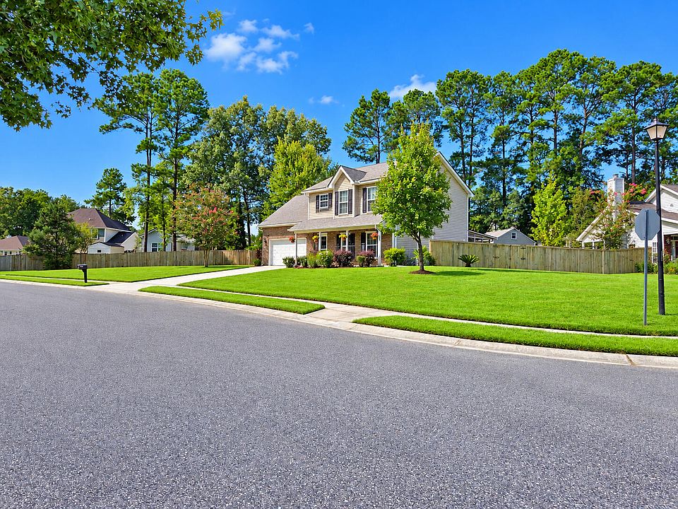 1st image of 207 Fernwood Dr