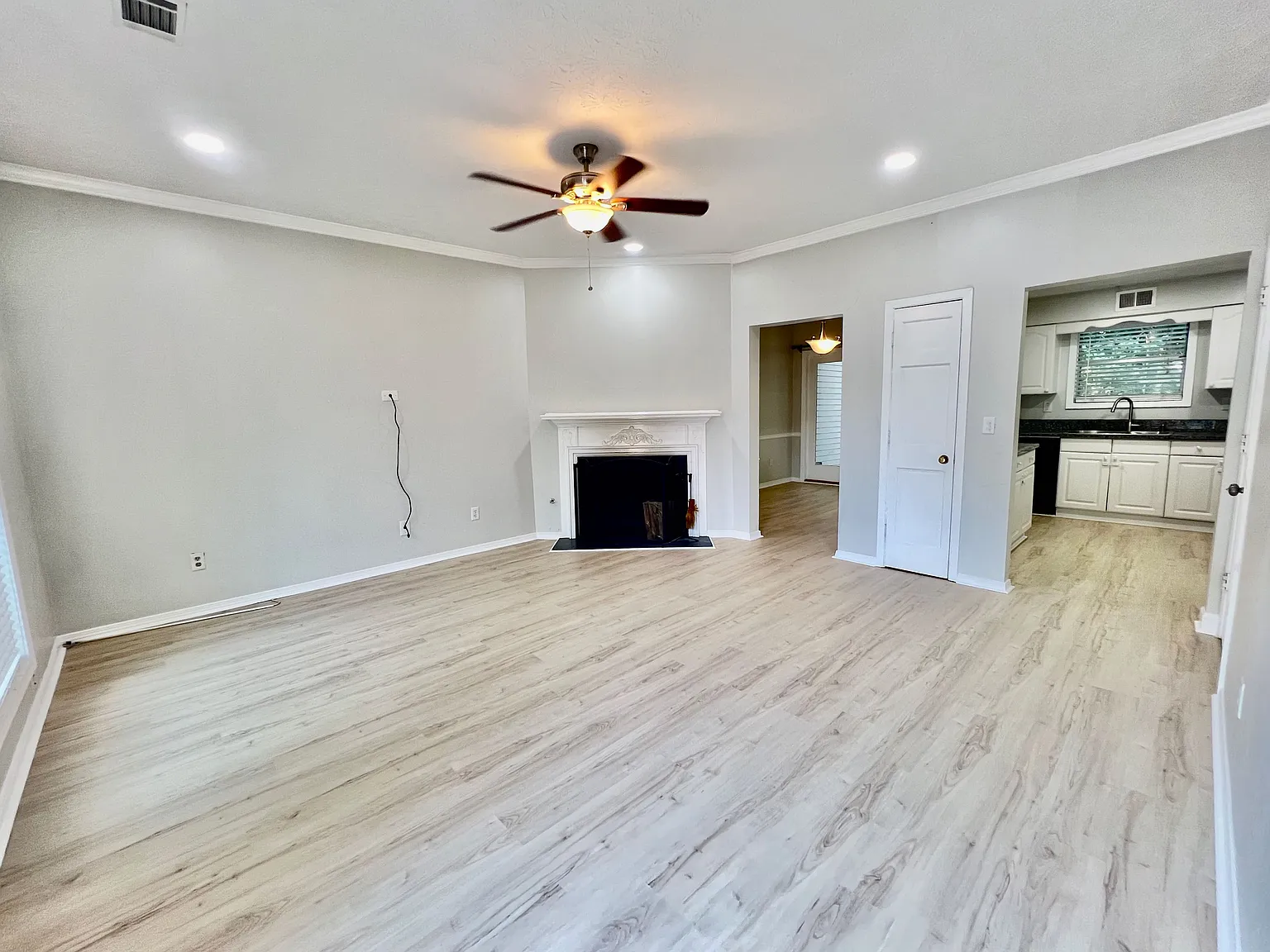 2 bed, 1240 sqft, $2,175 — Photo 2