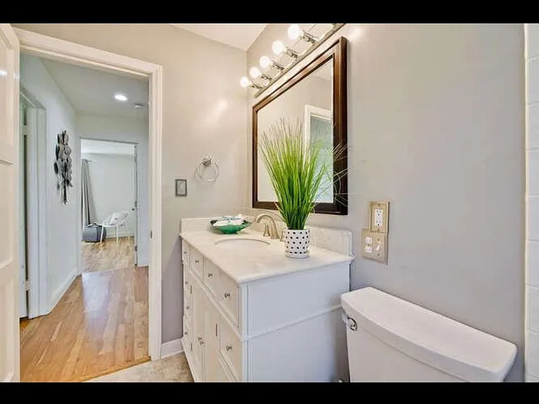 376 N 20th St — Photo 16