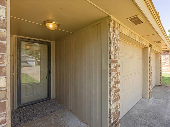 4th image of 1104 NE 24th St