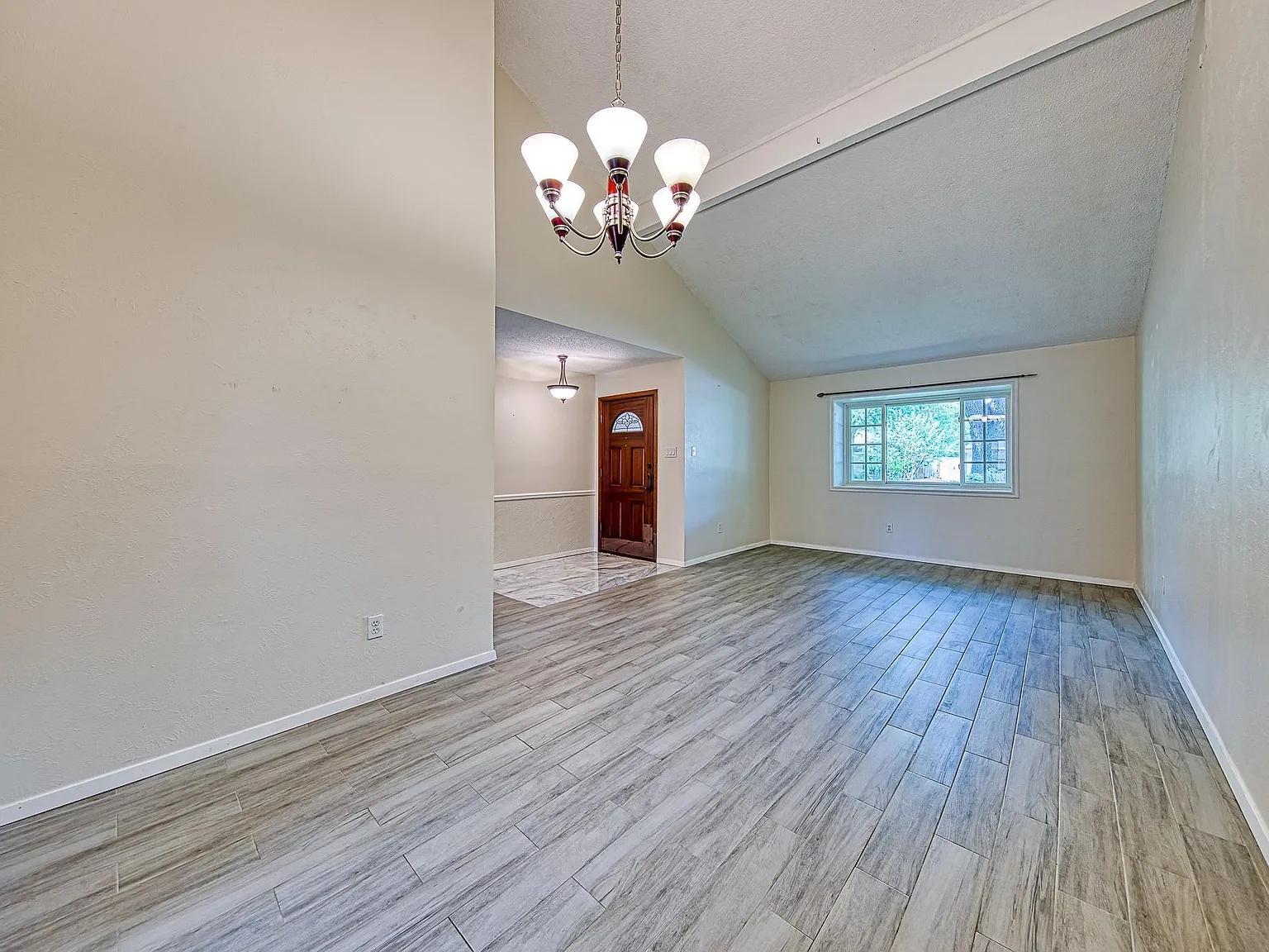 3 bed, 2.0 bath, 1730 sqft, $2,000 — Photo 2