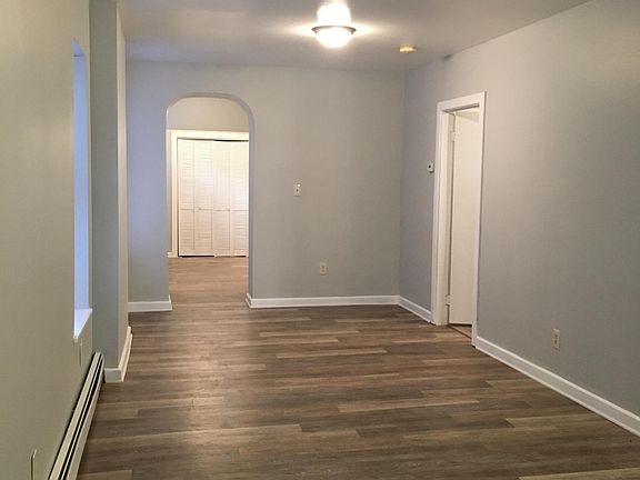 3rd image of 3126 Woodbine Ave APT 3