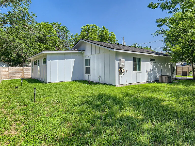 6215 Club Ter — Photo 27