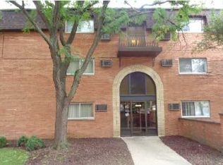 18555 Hickory Ct #318, Lansing, IL