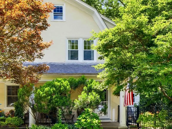 8 Hewett Rd, Wyncote, PA 19095