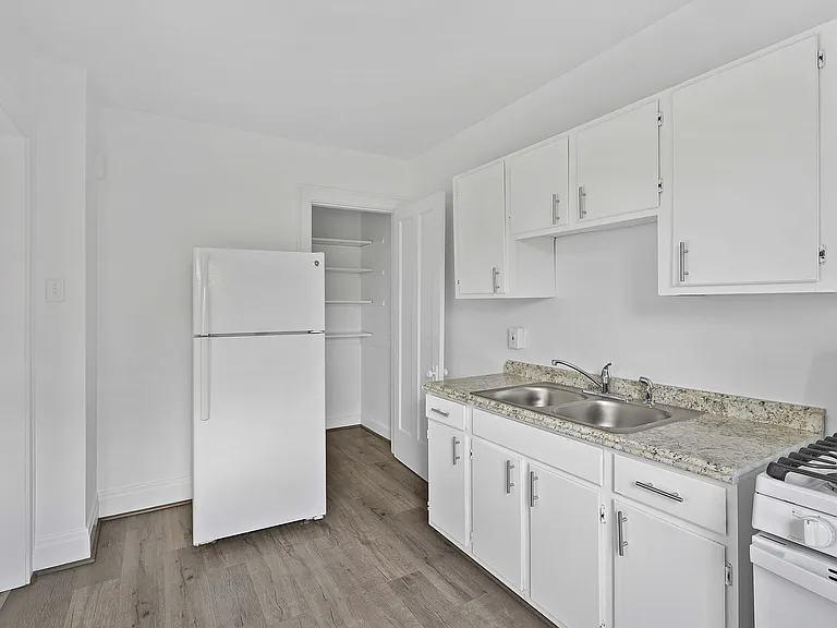 4132 Taylor St — Photo 11