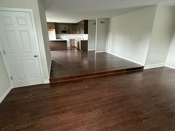 3rd image of 38206 Avondale St