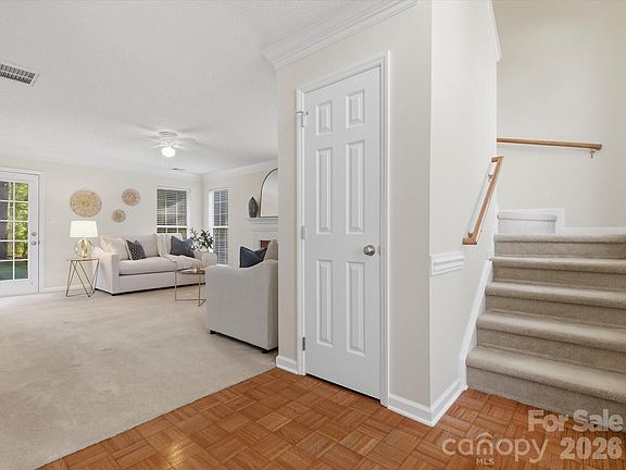 3rd image of 3129 Crescent Knoll Dr