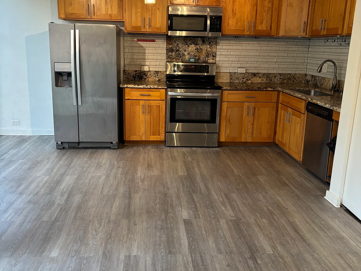 2 bed, 786 sqft, $2,700 — Photo 2