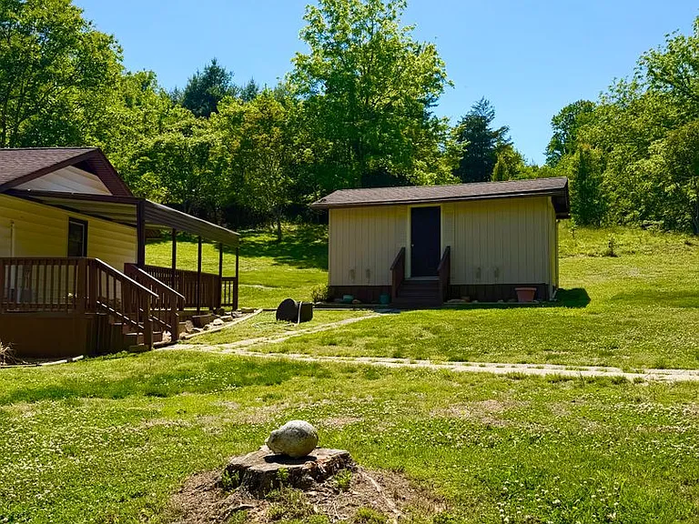 820 Emma Rd — Photo 2