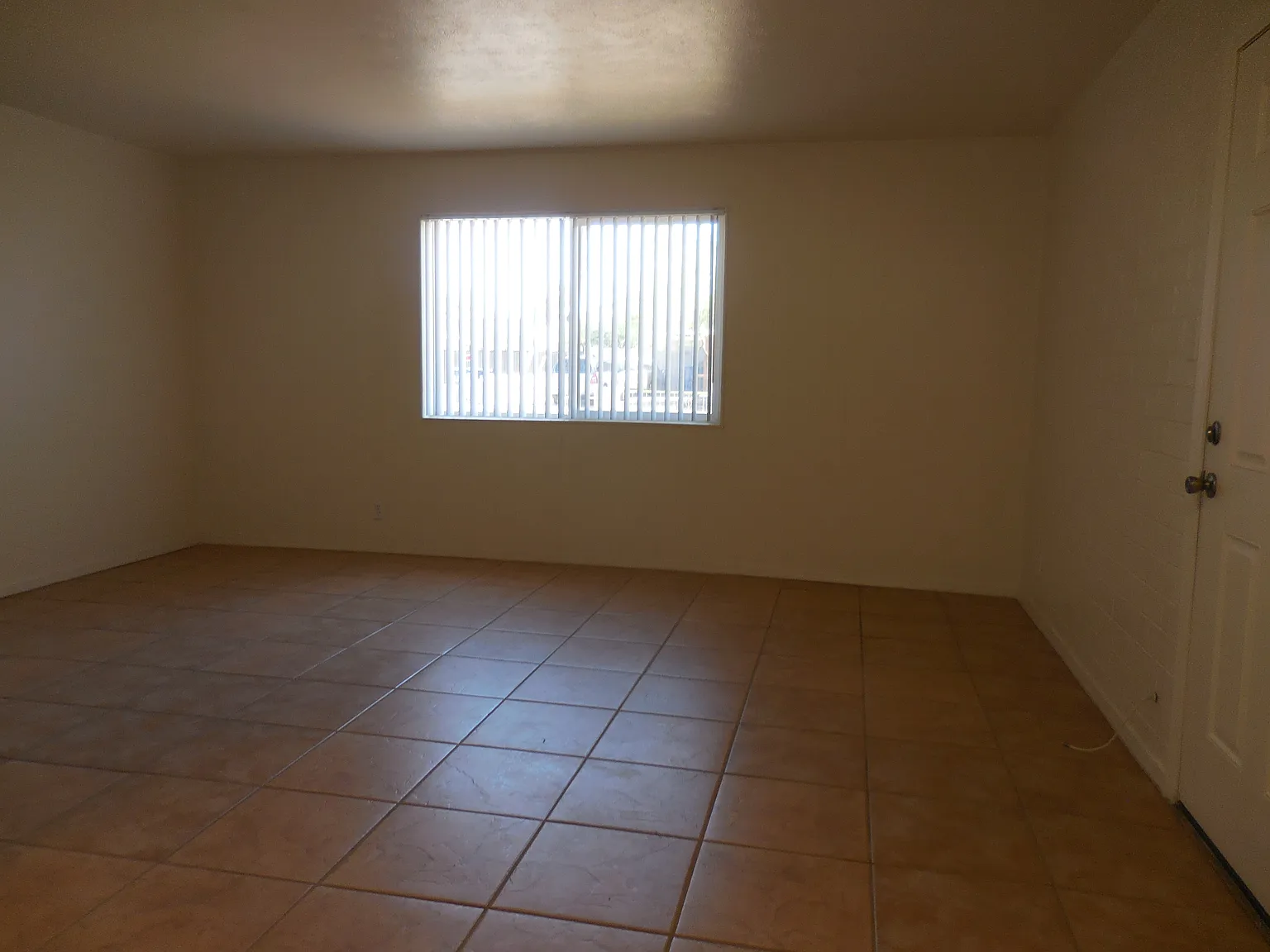 2 bed, 750 sqft, $1,350 — Photo 2